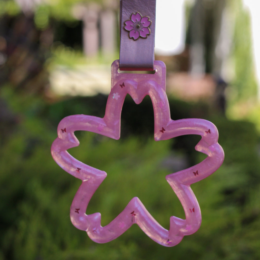 Pink butterfly tsurikawa sakura